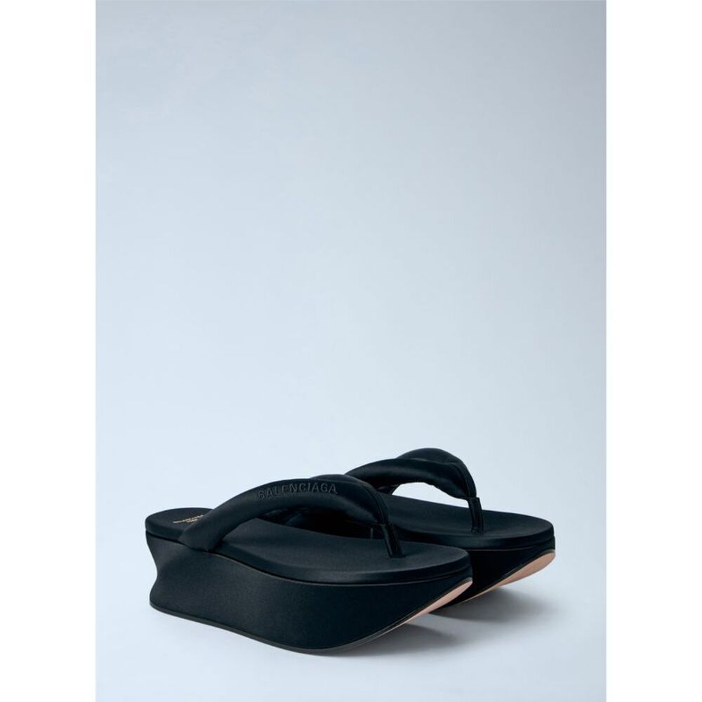 Balenciaga Women Gaeta Thong Sandals - Picture 2 of 6